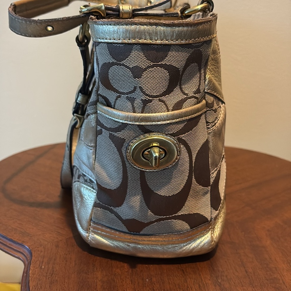Coach Vintage Patchwork shoulder bag gold metallic leathers & monogram canvas - Picture 9 of 17